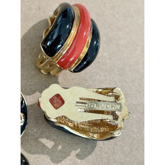 RARE St. John Signature Emblem Charm Bracelet Toggle Runway Gold +BONUS Earrings - Picture 8 of 9